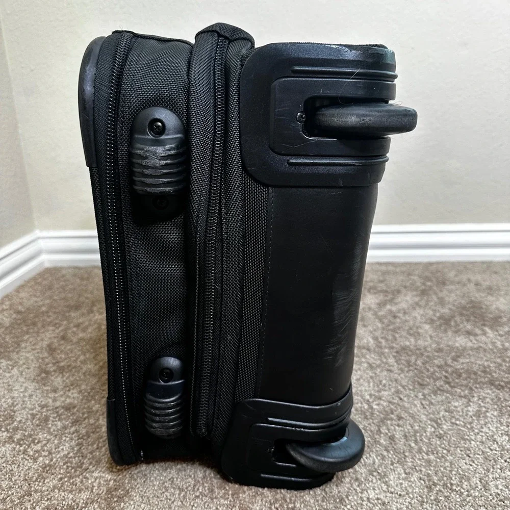 Tumi Alpha Black Ballistic Nylon 2-Wheel Carry-On Suitcase Luggage 2234D3